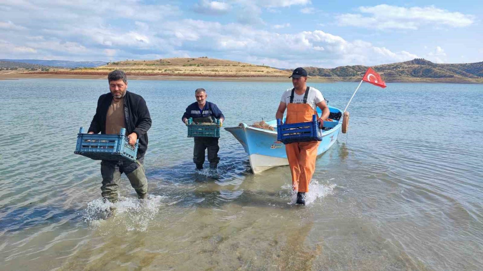 kuraklik-bozkir-balikciligini-vurdu-balikcilar-ic-pazara-yoneldi