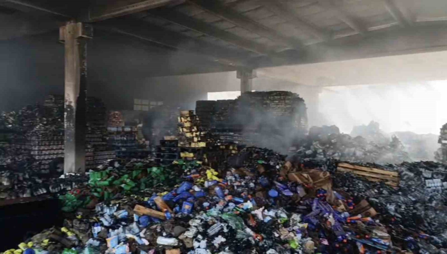 mardinde-icecek-deposundaki-yangina-toma-mudahale-etti