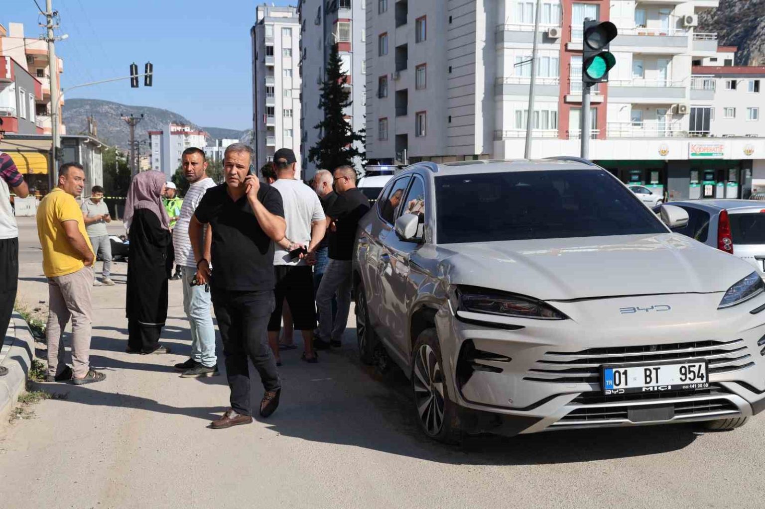 motosikletli-trafik-polisi-kazada-agir-yaralandi