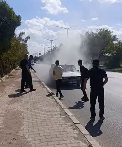 musta-yanan-otomobile-beton-mikseriyle-mudahale