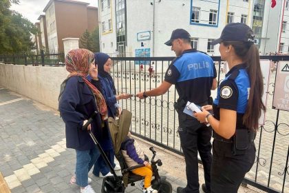 polislerden-velilere-guvenli-egitim-bilgilendirmesi