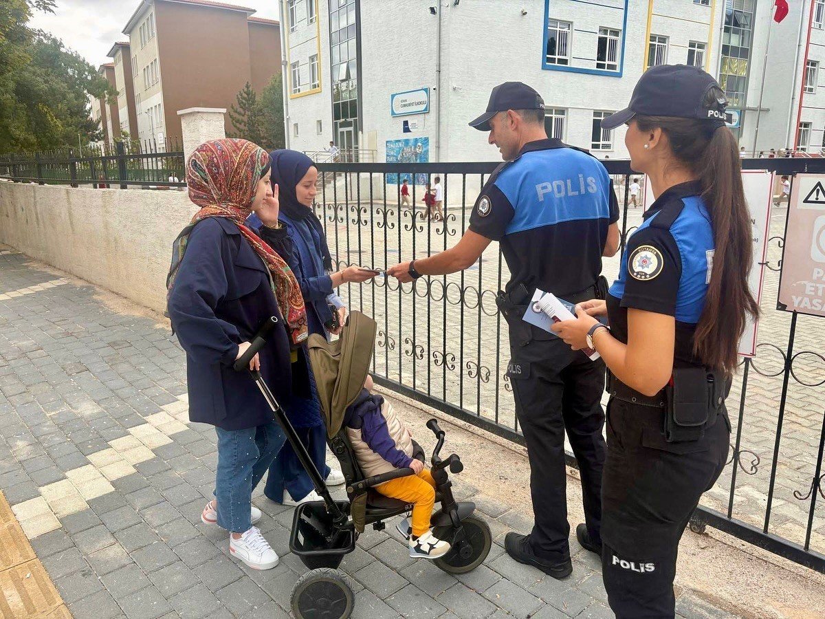 polislerden-velilere-guvenli-egitim-bilgilendirmesi