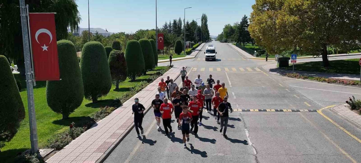 sehit-tusas-muhendisi-icin-anma-kosusu-duzenlendi