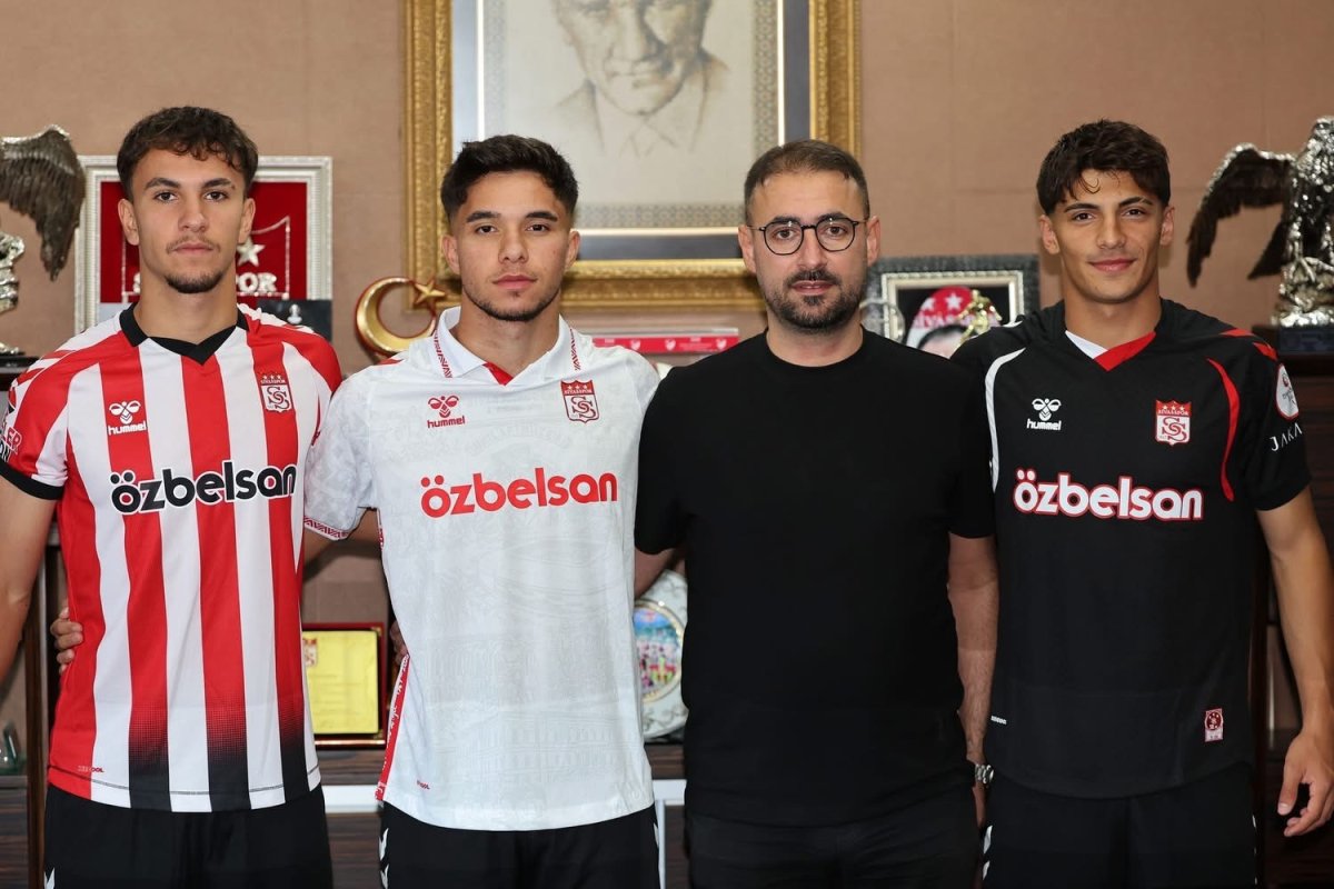 sivasspor-3-genc-oyuncuyu-profesyonel-yapti