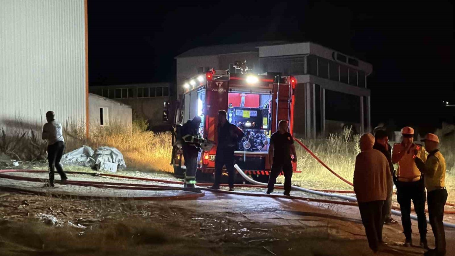 sivasta-osbdeki-fabrika-yangini-kontrol-altina-alindi