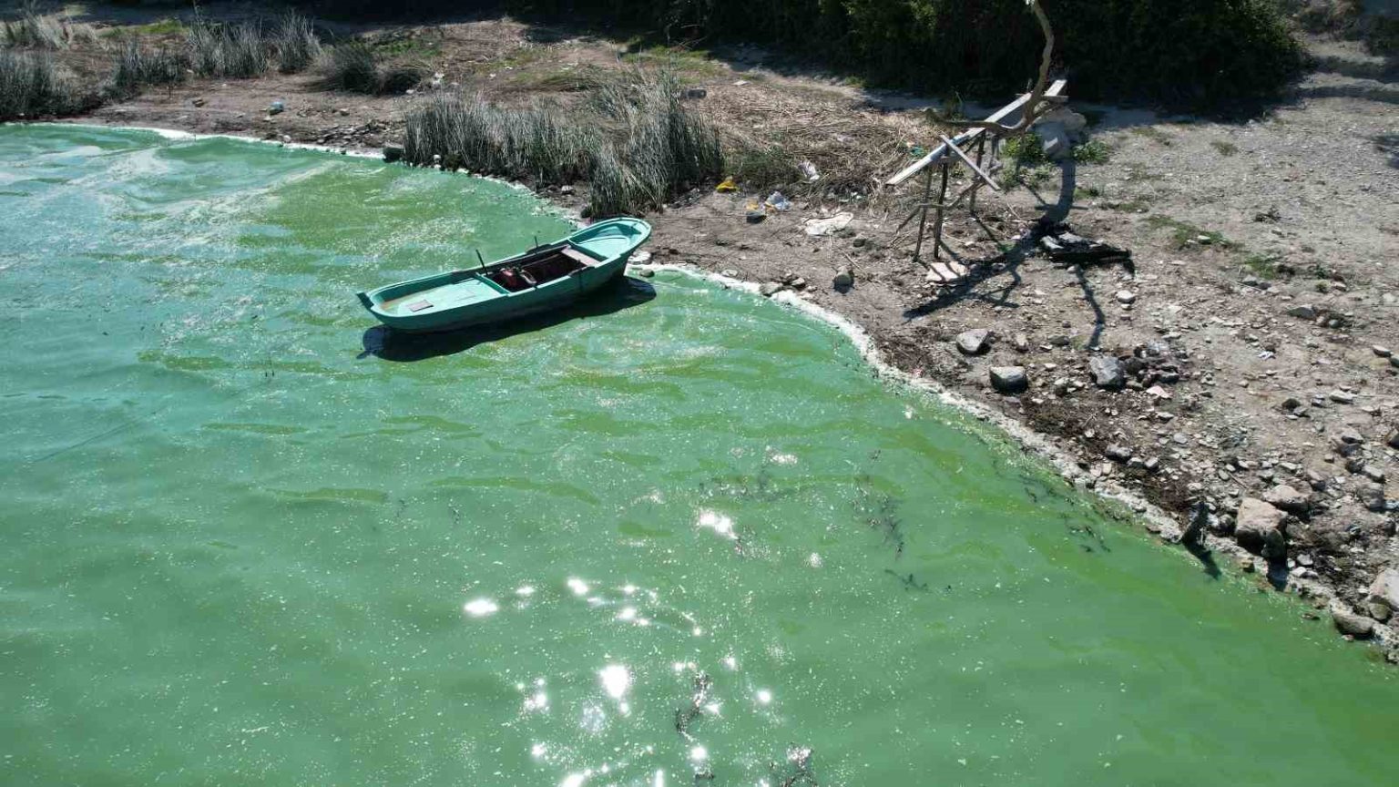 terkos-golunde-endiselendiren-goruntu