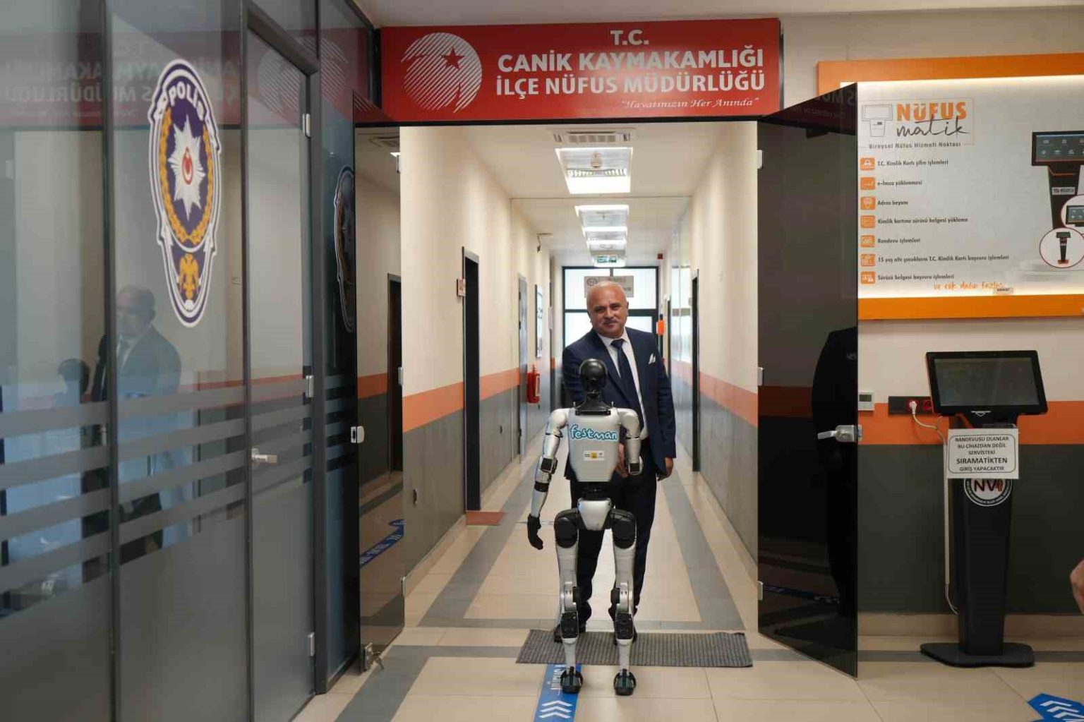 turkiyede-bir-ilk-insansi-robot-nufusa-kaydettirildi