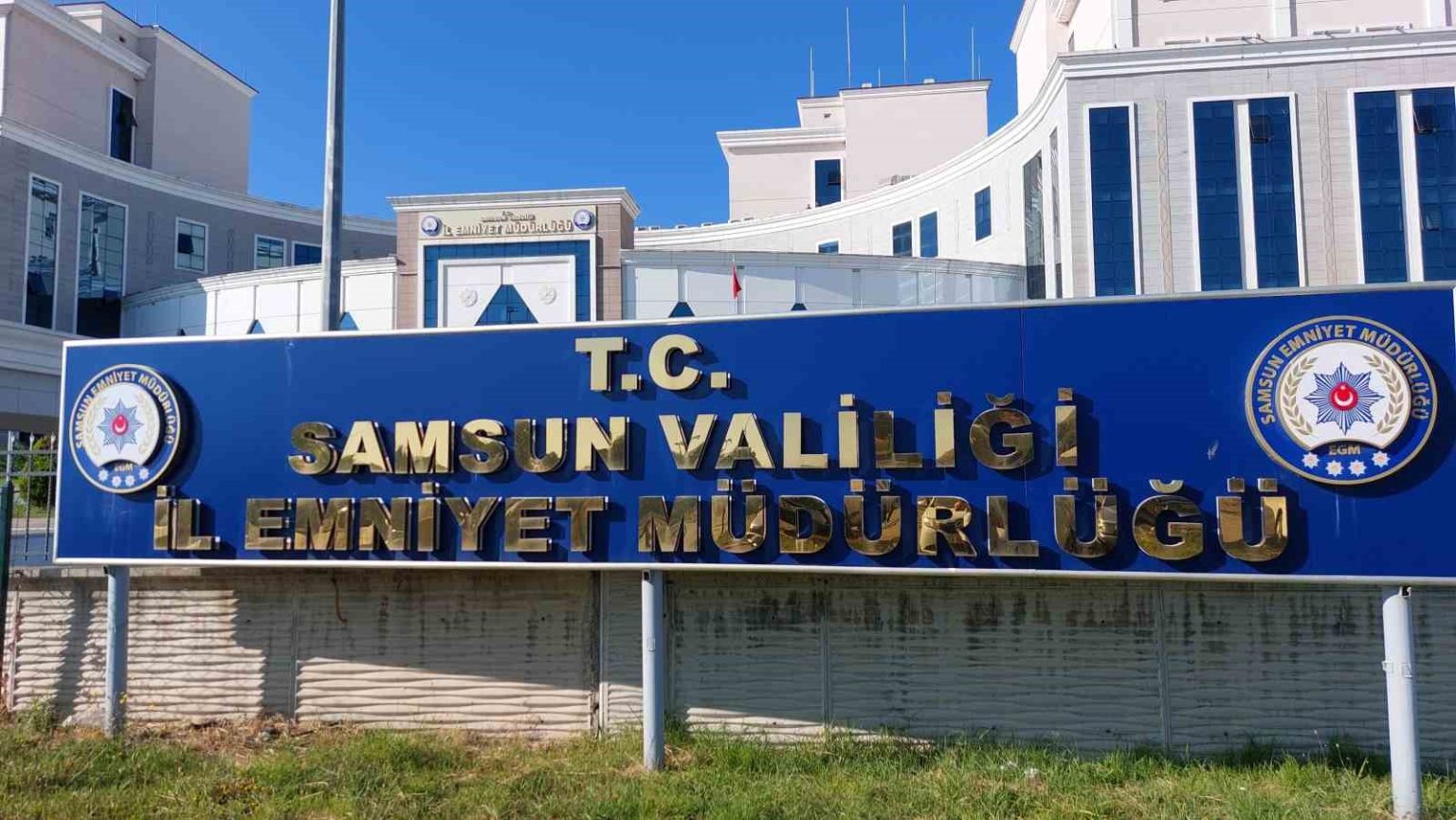 yasli-adami-dolandiricilarin-tuzagindan-polis-kurtardi-1-milyon-tl-bloke-edildi