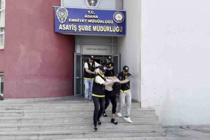 2-kisiyi-vurup-kuyumcu-soymuslardi-altinlari-satip-paralari-sayarken-kendilerini-cekmisler