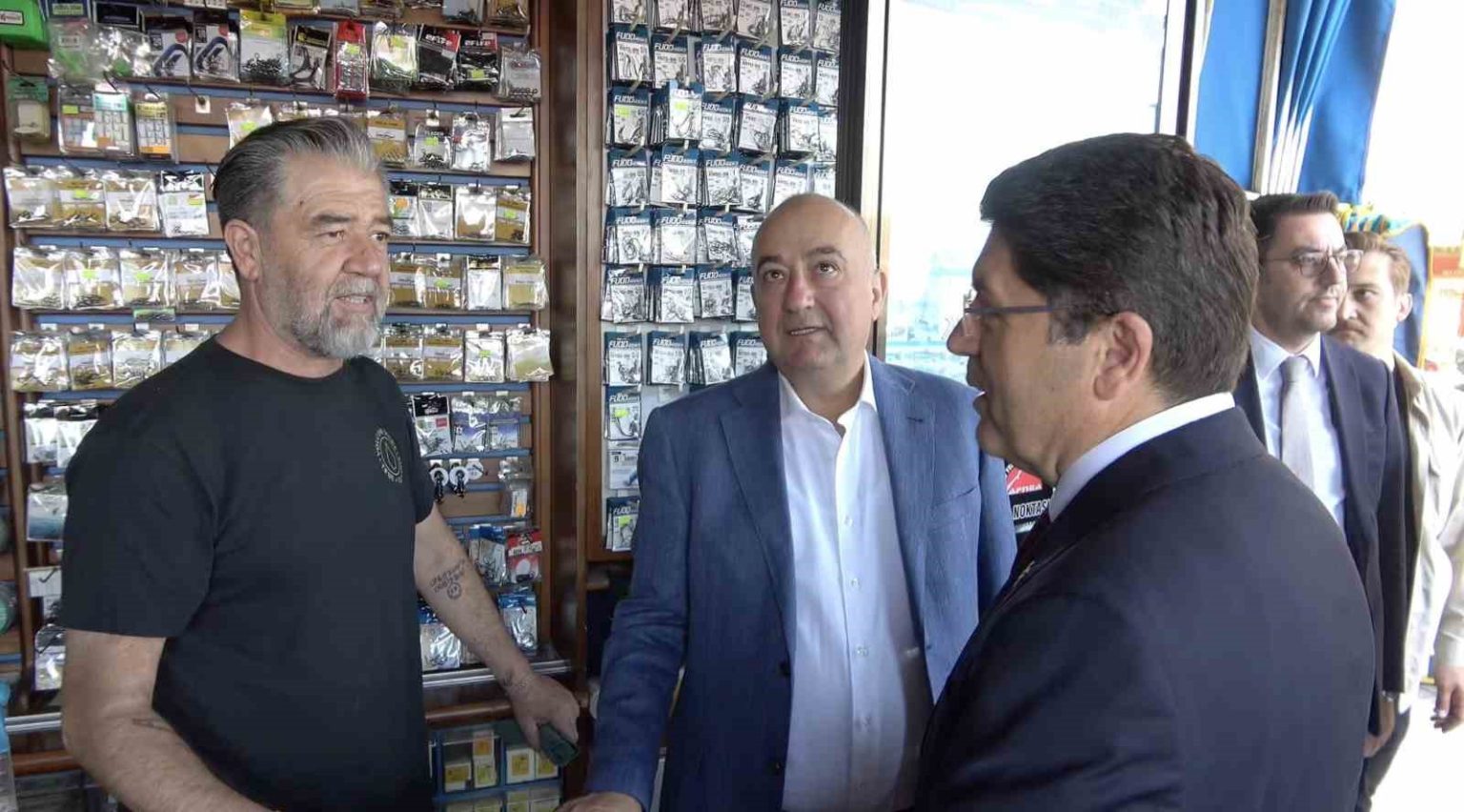 adalet-bakani-tunc-canakkalede-esnafin-taleplerini-dinledi
