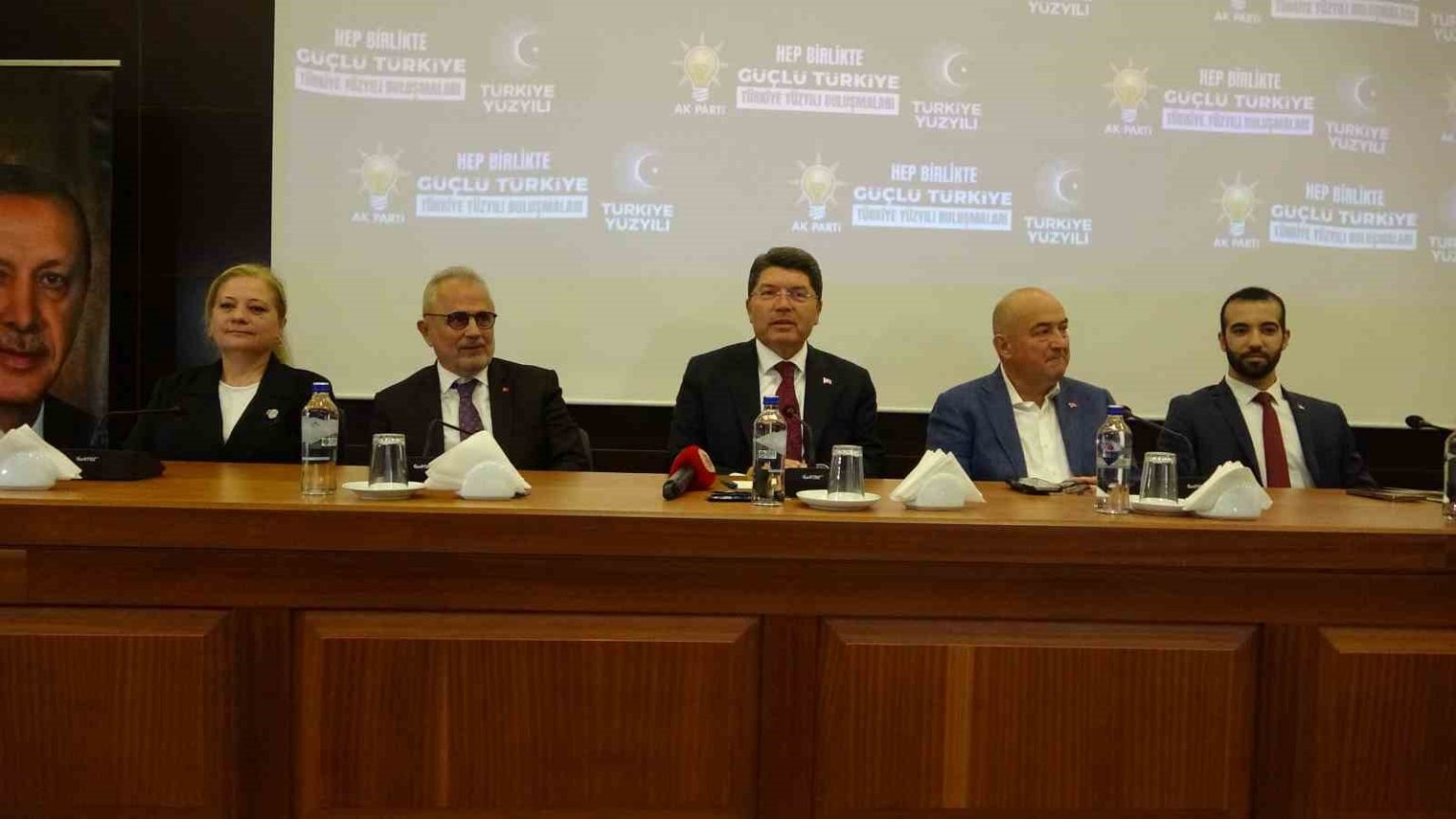 adalet-bakani-tunc-canakkalede-stk-temsilcileriyle-bulustu
