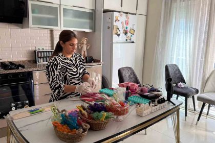 anne-olunca-mutfagini-atolyeye-cevirip-kendi-isini-kurdu-sabunlari-meyve-seklinde-tasarliyor