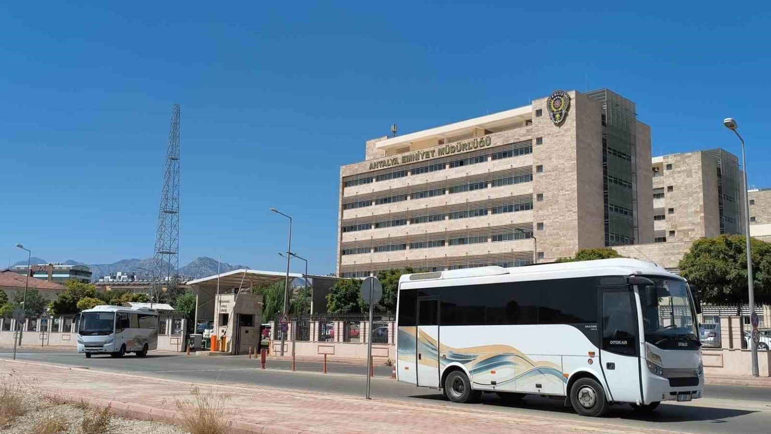 antalyadaki-rusvet-sorusturmasinda-14-supheli-adliyeye-sevk-edildi