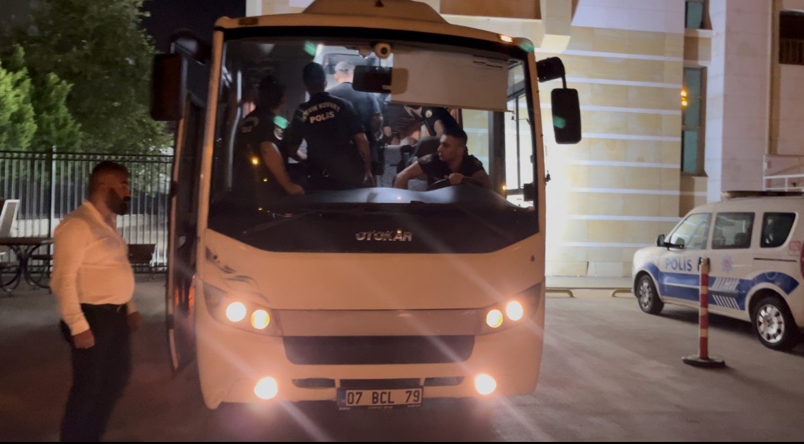 antalyadaki-rusvet-sorusturmasinda-5-tutuklama-9-adli-kontrol-karari