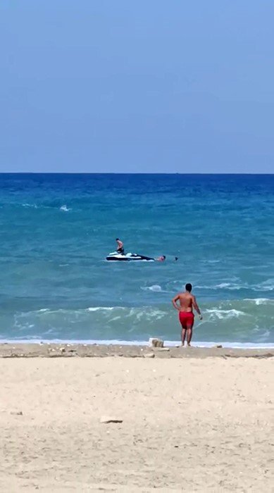 arnavutkoy-karaburun-sahilinde-bogulma-tehlikesi-cankurtaranlar-mudahale-etti