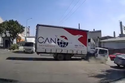 arnavutkoyde-aksiyon-filmlerini-aratmayan-kaza-kamyon-araca-carpti-metrelerce-surukledi