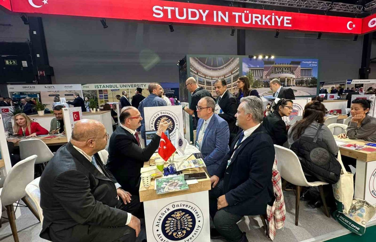 ataturk-universitesi-avrupanin-en-buyuk-egitim-fuarlarindan-eaie-2025te-yer-aldi