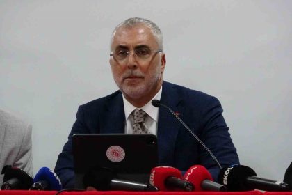 bakan-isikhan-20-ceyrektir-kesintisiz-buyume-basarimizi-surdurduk