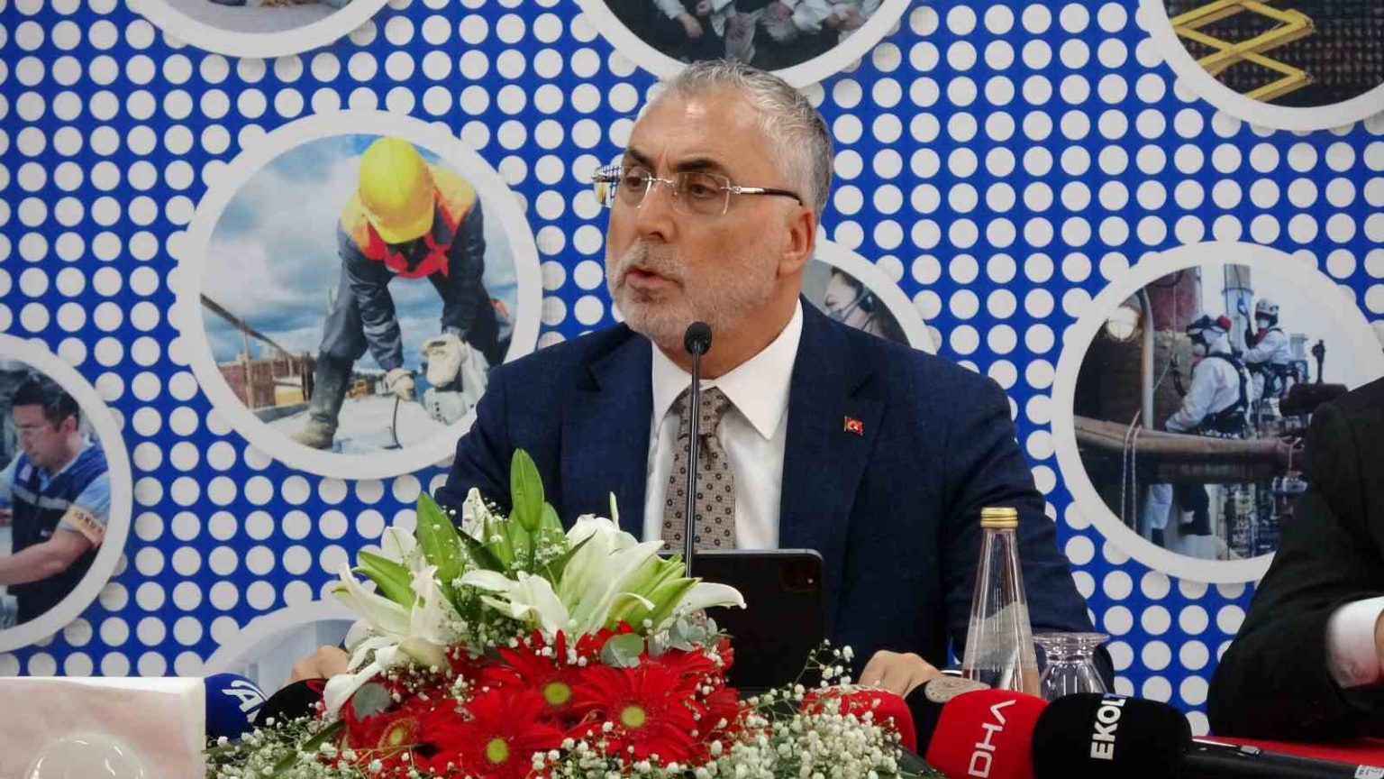 bakan-isikhan-birileri-parti-binalarinda-koltuk-kavgasi-yaparken-biz-turkiyeyi-adim-adim-dolasiyoruz