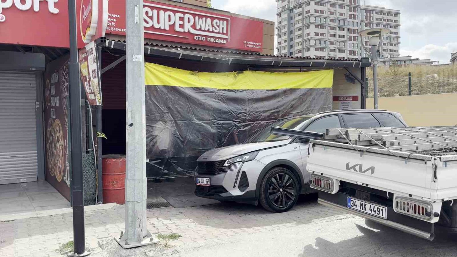 basaksehirde-oto-yikama-dukkaninda-yangin-faciasi-1-olu-3-agir-yarali