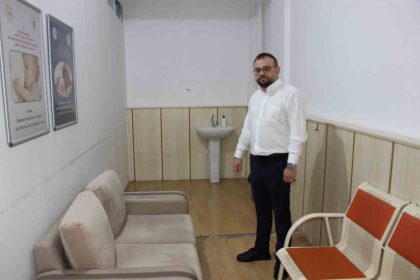 bebek-emzirme-odasini-elestiren-anneye-bashekimden-tesekkur