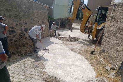 bunyan-belediyesinden-ilcede-yol-ve-parke-calismalari