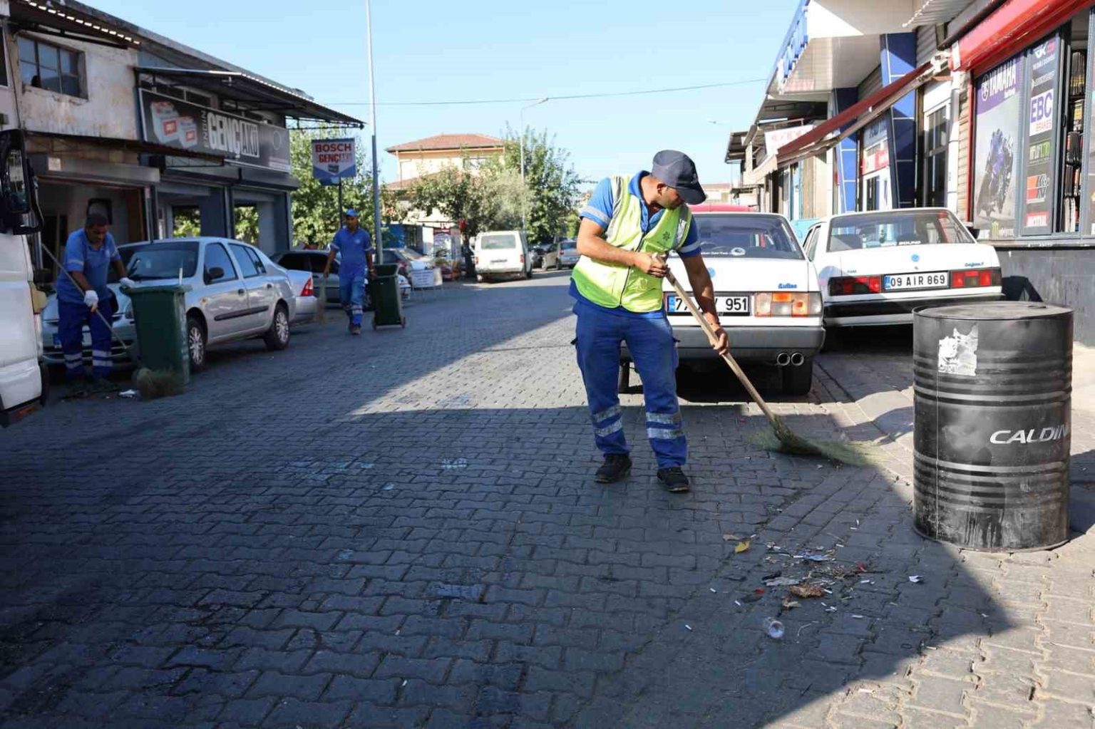 buyuksehir-sanayi-sitelerinde-temizlik-calismasi-gerceklestirdi
