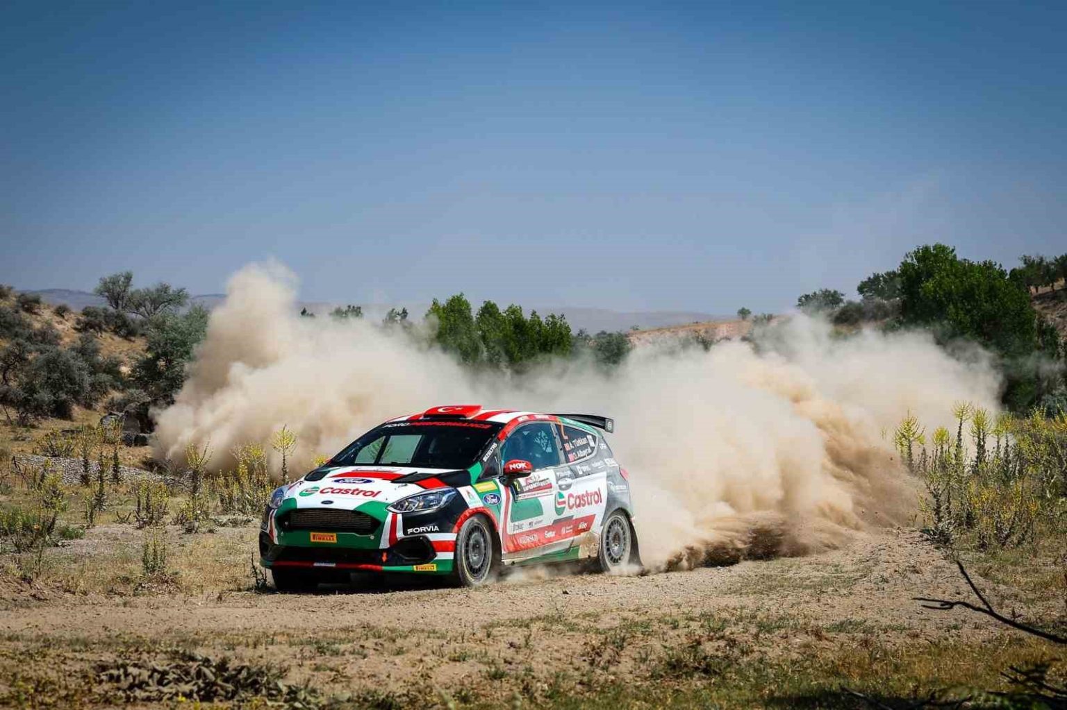 castrol-ford-team-turkiye-esok-rallisinde-zirvedeki-yerini-korumayi-hedefliyor