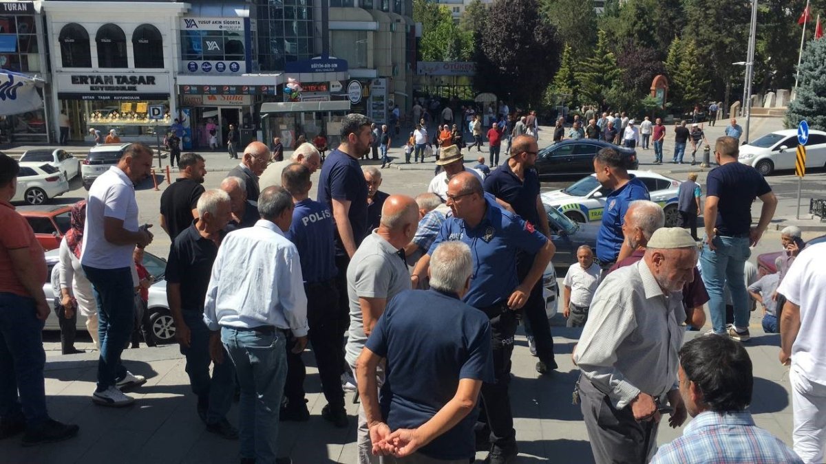 cuma-namazi-cikisi-kayinbiradenini-bicakladi