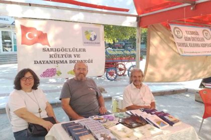 dernek-standiyla-kitap-ve-kultur-bir-araya-geldi