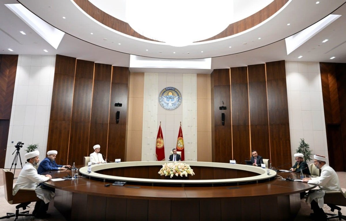 diyanet-isleri-baskani-erbas-kirgizistan-cumhurbaskani-caparov-ile-bir-araya-geldi