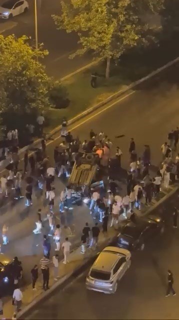 diyarbakirda-araclarin-carpistigi-kazada-otomobil-ters-dondu-3-yarali