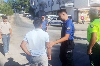 ehliyetsiz-surucuyu-korumak-icin-yalan-soyledi-karakola-goturuldu