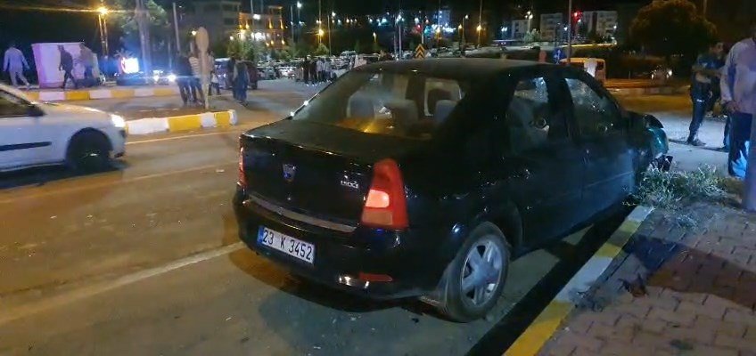 elazigda-otomobil-ile-motosiklet-carpisti-2-yarali