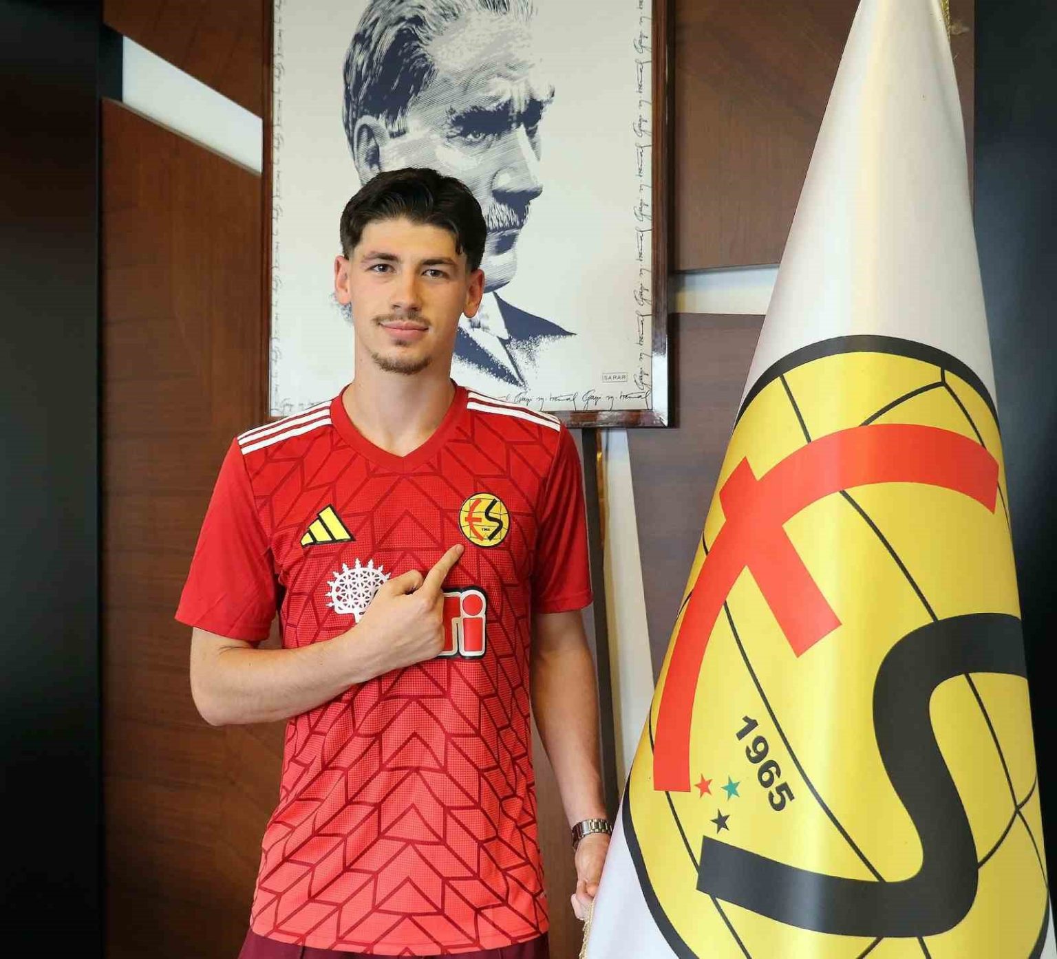 eskisehirspor-21-yasindaki-hucum-oyuncusunu-transfer-etti