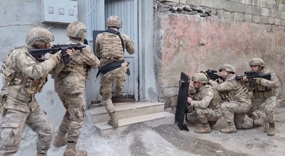 gaziantepte-eylem-hazirligindaki-deas-uyelerine-safak-operasyonu-2-gozalti