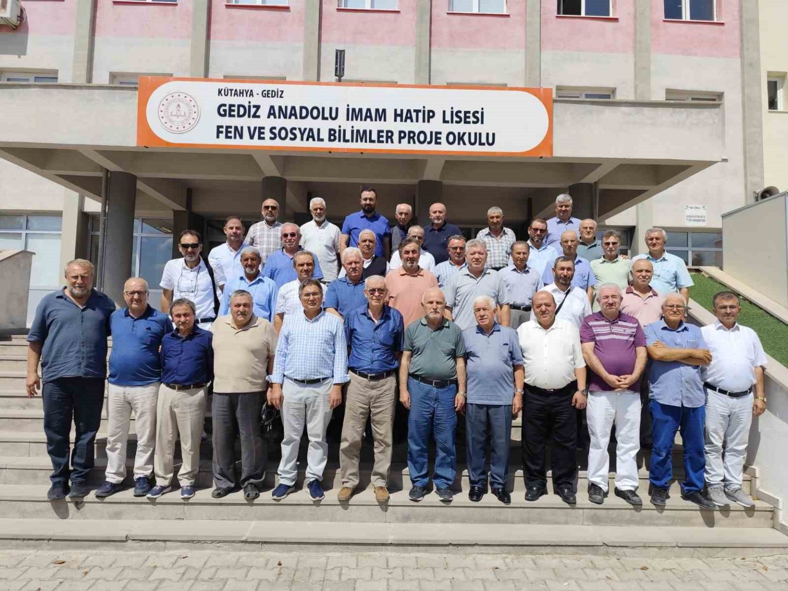 gediz-anadolu-imam-hatip-lisesi-mezunlari-geleneksel-bulusmada-bir-araya-geldi