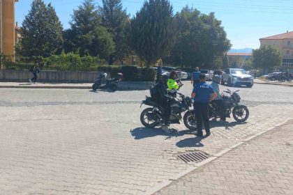 gedizde-motosiklet-denetimleri-devam-ediyor