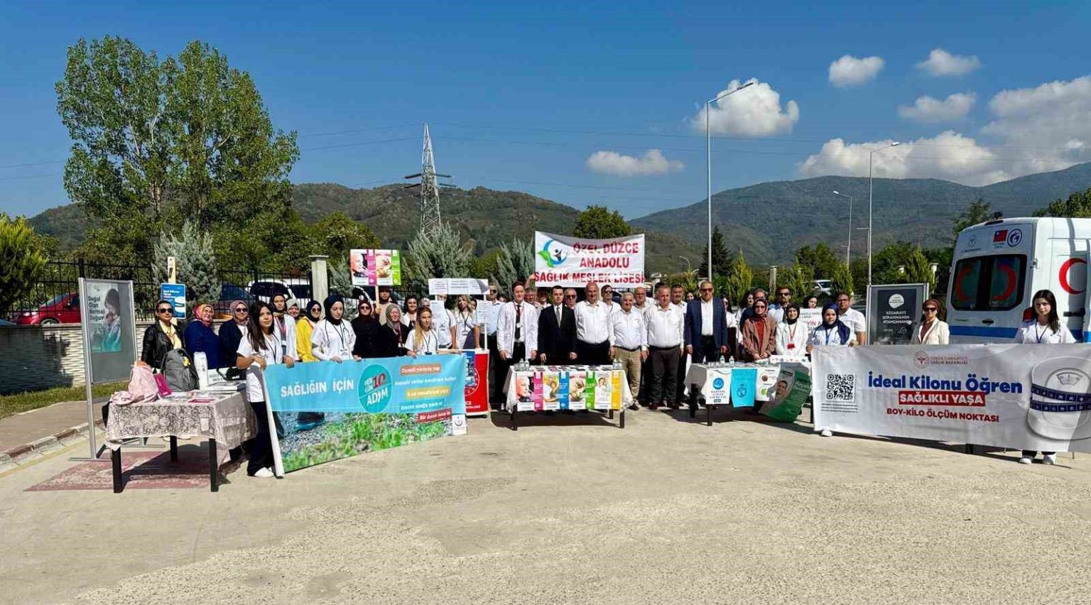 gelecegin-saglikcilari-da-yuruyuse-katildi
