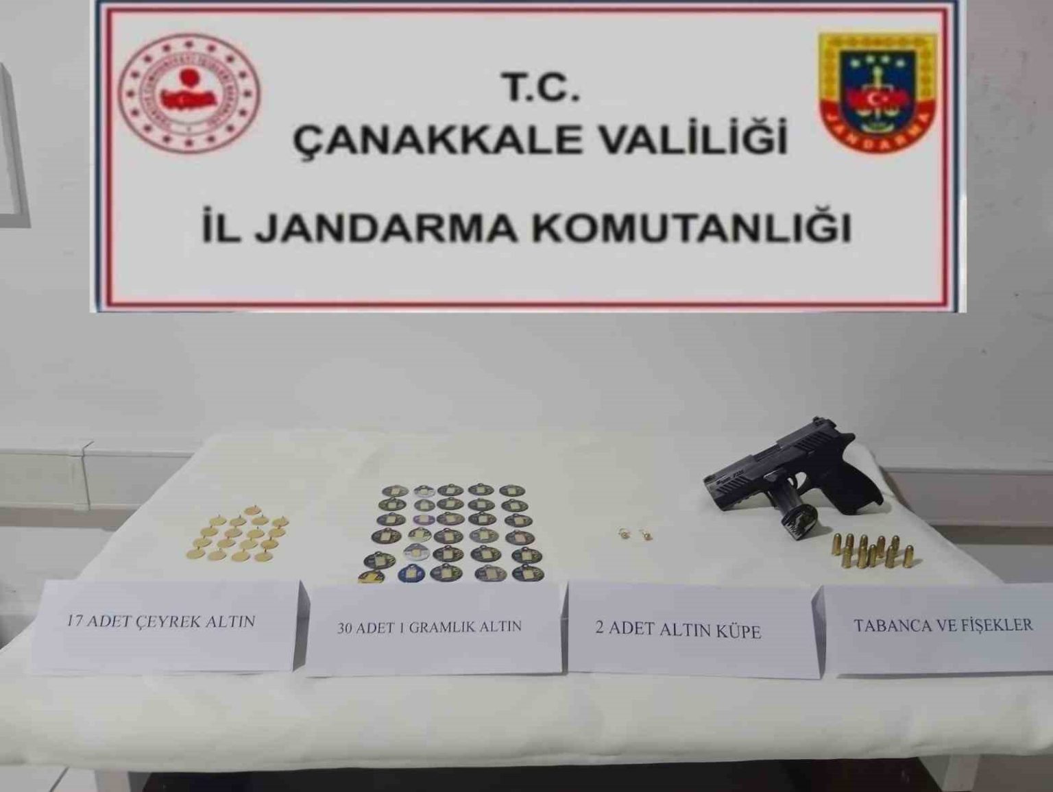 jandarma-calinan-altinlari-teslim-etti