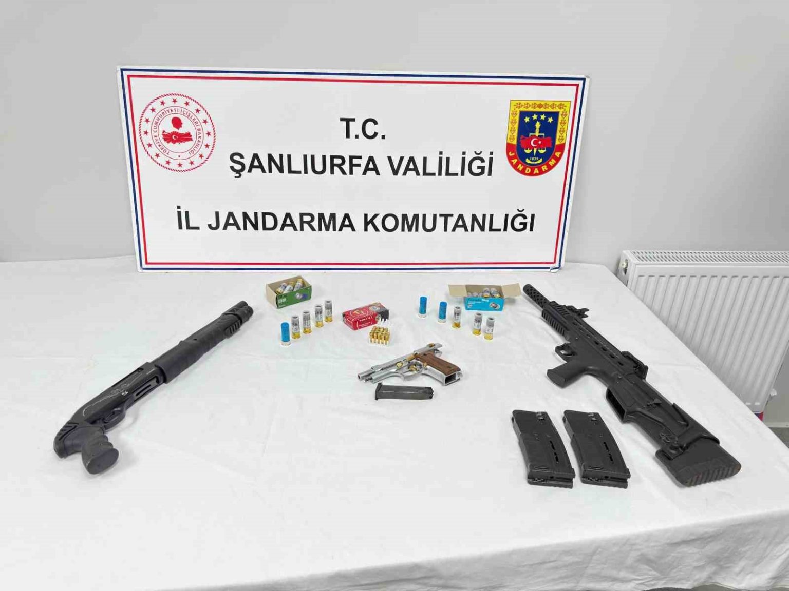 jandarmadan-uyusturucu-operasyonlari-8-gozalti