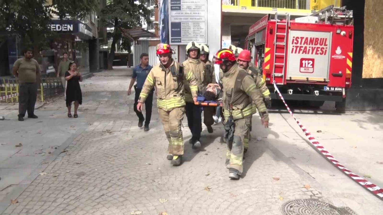 kadikoyde-santiyede-istinat-duvari-kaydi-2-isci-yaralandi