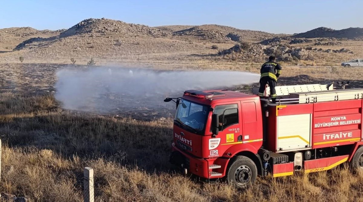 karapinarda-bos-arsada-yangin-panigi