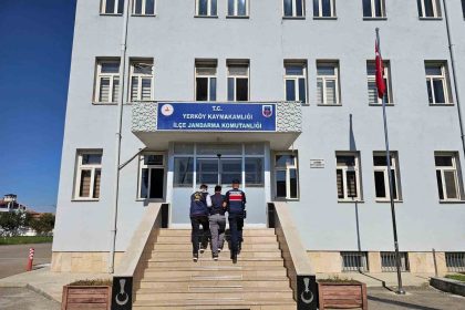 kasten-oldurme-sucundan-kesinlesmis-6-yil-cezasi-bulunan-firari-hukumlu-yakalandi