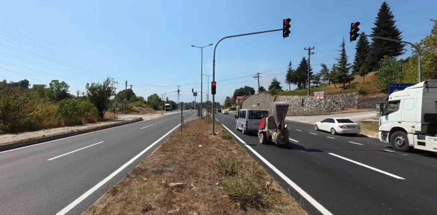 kirmizi-isikta-durmayan-suruculere-2-bin-167-tl-cezai-islem-uygulandi