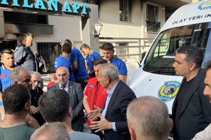 kucukcekmece-kaymakami-ve-belediye-baskani-yangin-yerinde-inceleme-yapti-olen-vatandas-icin-bassagligi-diledi