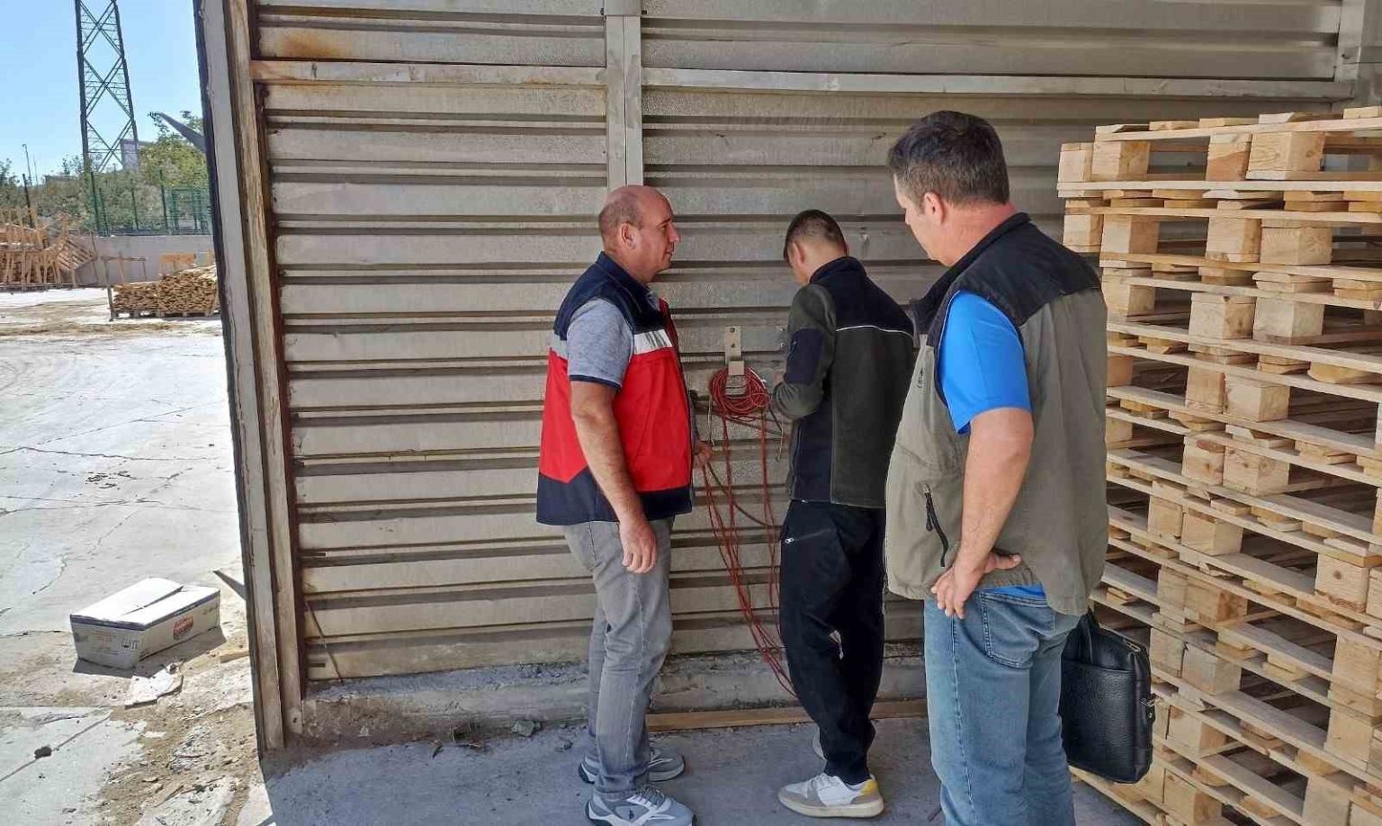 kutahyada-ahsap-palet-uretimi-yapan-isletmeler-denetlendi