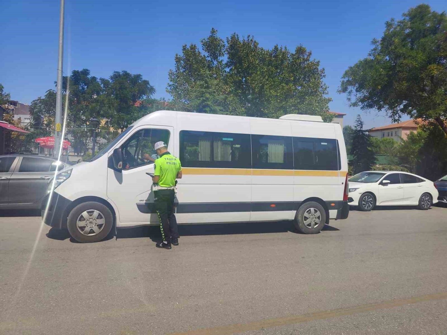 manisada-2-okul-servis-araci-trafikten-men-edildi
