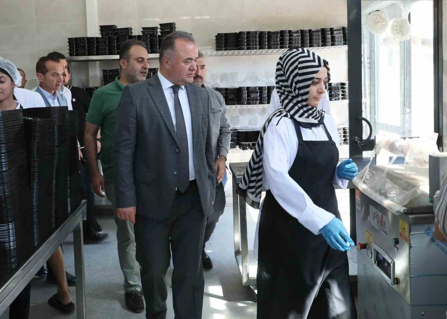 mardindeki-asevi-ihtiyac-sahiplerinin-yardimina-kosmaya-devam-ediyor