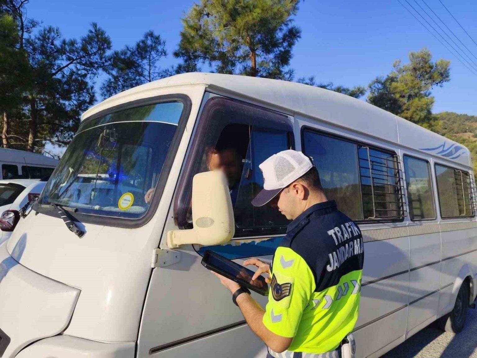 mersinde-jandarmadan-okul-servislerinde-siki-denetim